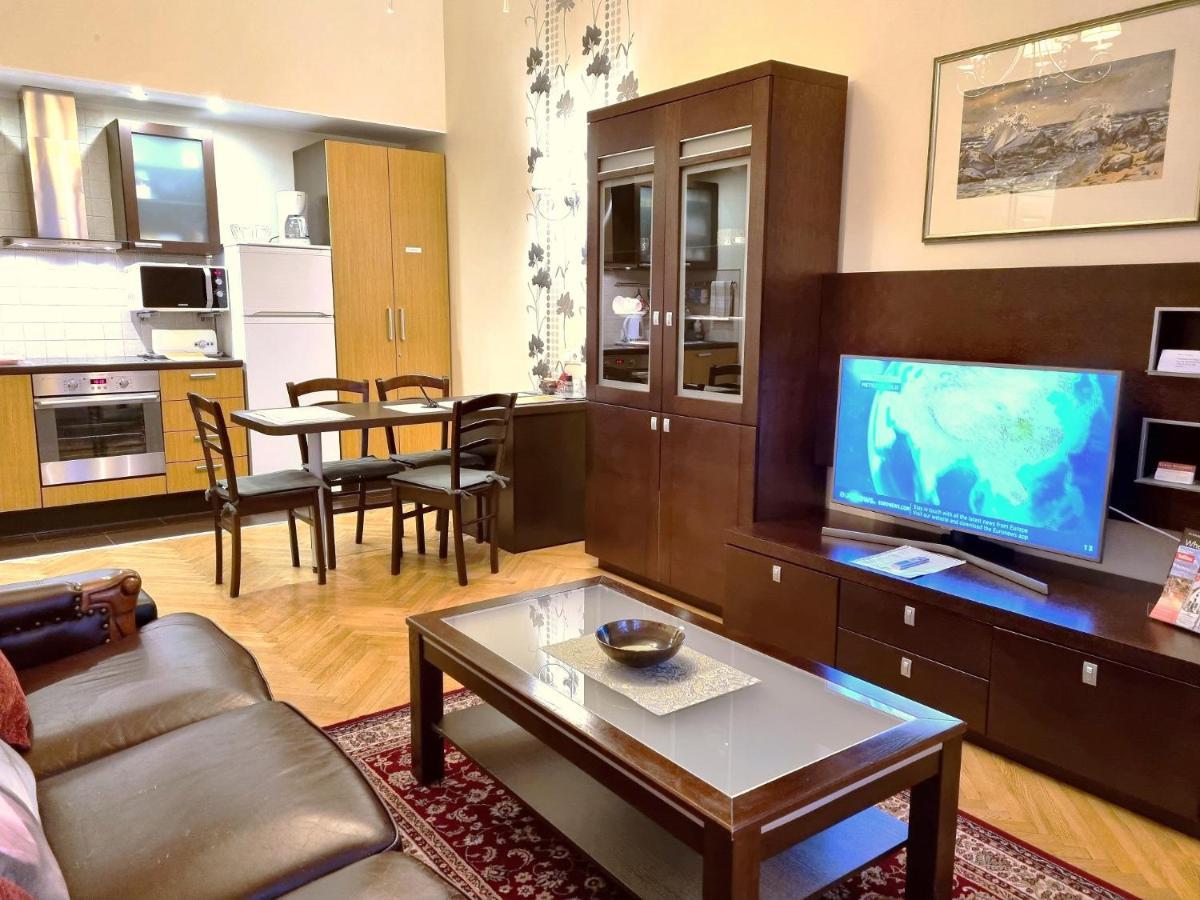 Classic Apartments In Old Town 탈린 외부 사진