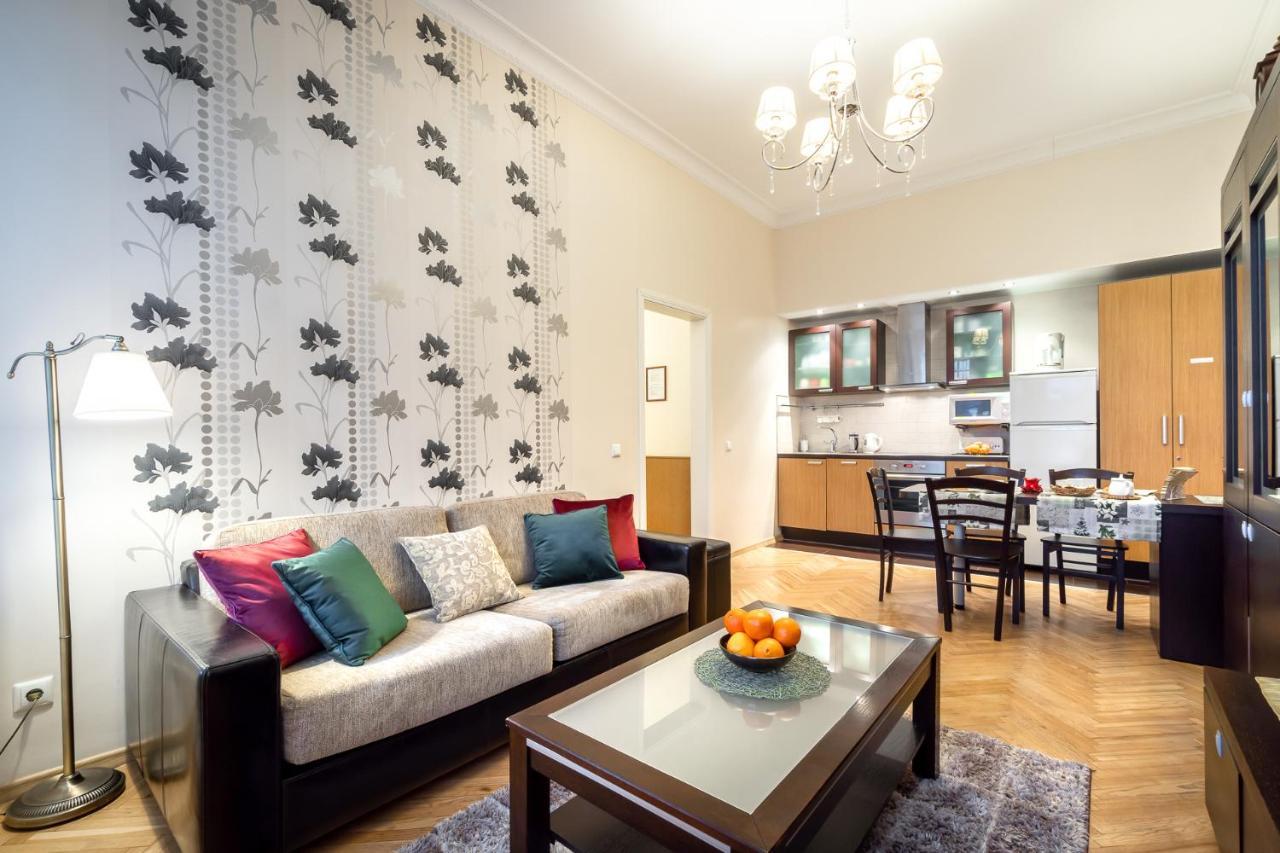Classic Apartments In Old Town 탈린 외부 사진
